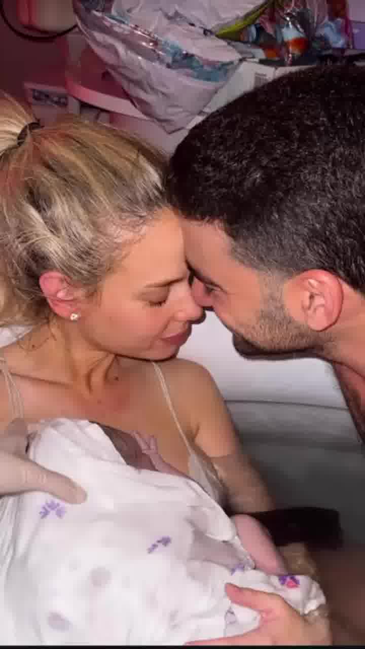 "כמה שמחה הכנסת לנו לחיים": בר זומר חושפת את השם שבחרה לבתה - רני