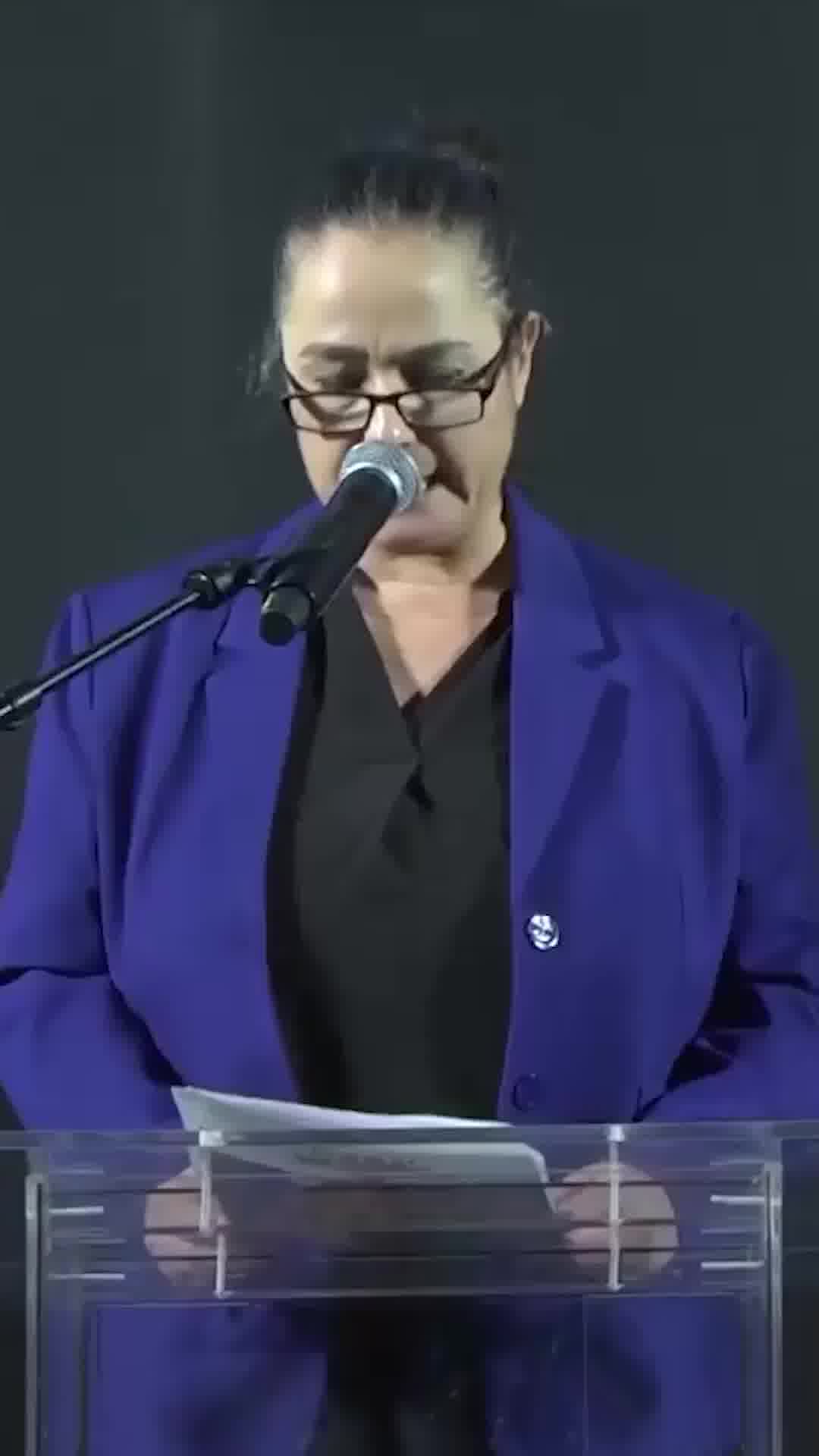 אימו של רון שרמן בהפגנת השמאל בת״א: "לא ניתן להפוך את המוות שלו לעוד שורה בדוח שקרי"