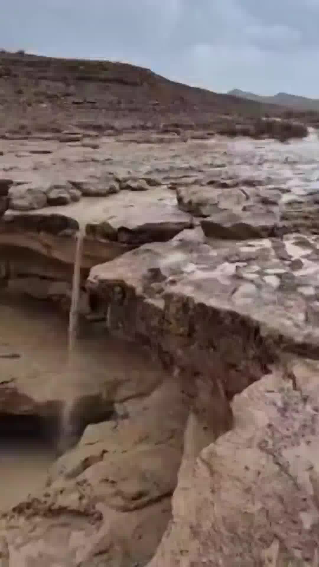 גב ילק שבמצפה רמון מתמלא בהילוך מהיר 