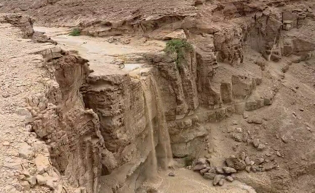 בשל שיטפונות: עומסי תנועה חריגים, כבישים בדרום נחסמו