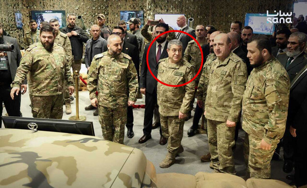 מפקד צבא טורקיה סלצ'וק באירקטרוגלו בדמשק