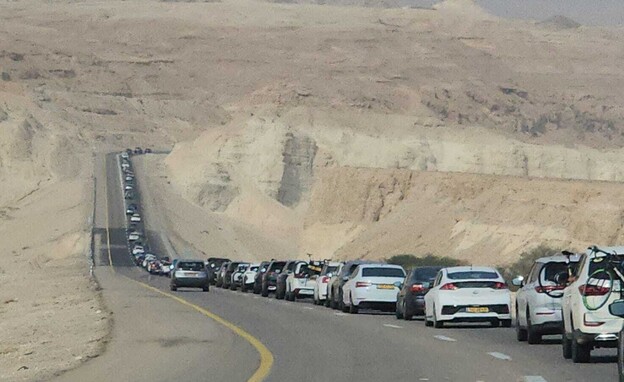 פקקים לקראת השיטפונות בערבה פקקים לקראת השיטפונות בערבה