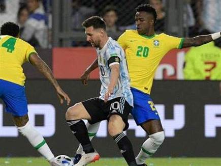 מסלול התנגשות: הדרך של הגדולות לגמר