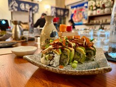 יש גם סושי. קימורה-יה (צילום: לין לוי, mako אוכל) יש גם סושי. קימורה-יה (צילום: לין לוי, mako אוכל)