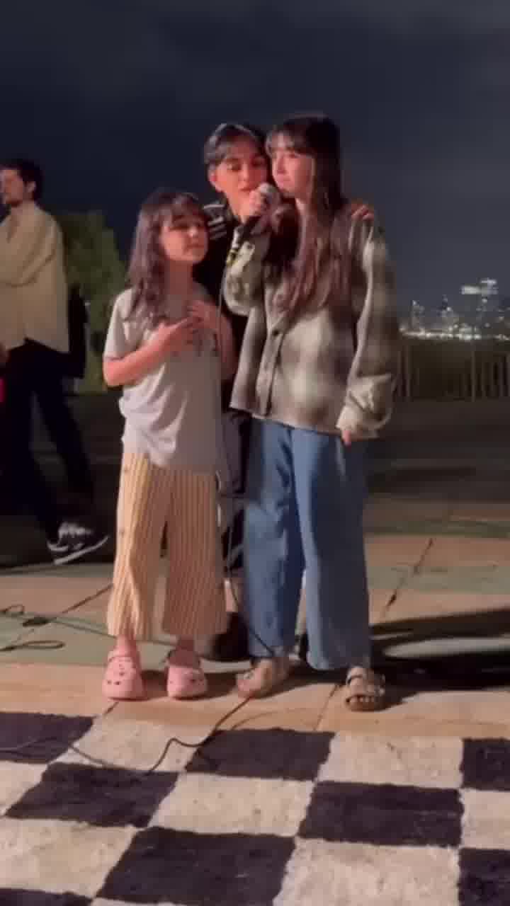 הדור הבא: לירז צ'רכי שרה עם בנותיה ג'ון ונור