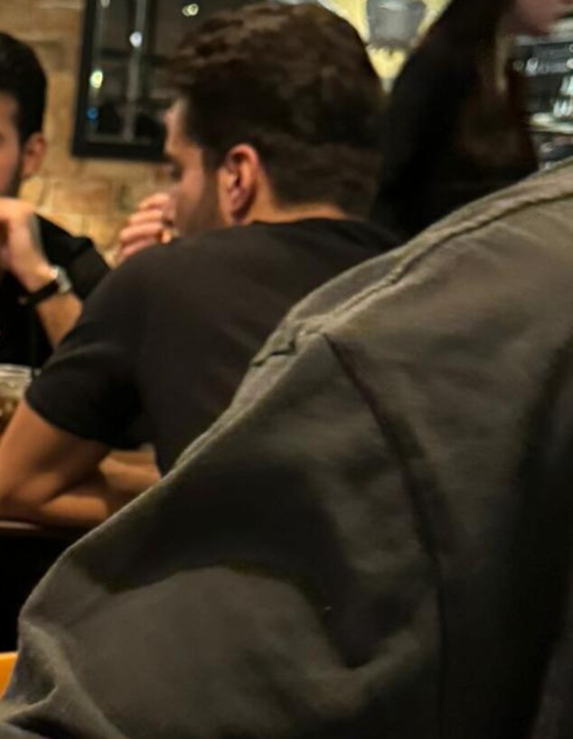 יהודה בוחבוט עם חברים