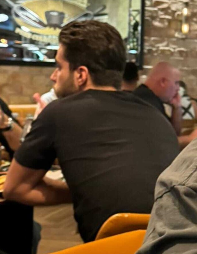 יהודה בוחבוט עם חברים