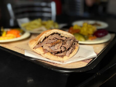 אצל האחים (צילום: לין לוי, mako אוכל) אצל האחים (צילום: לין לוי, mako אוכל)