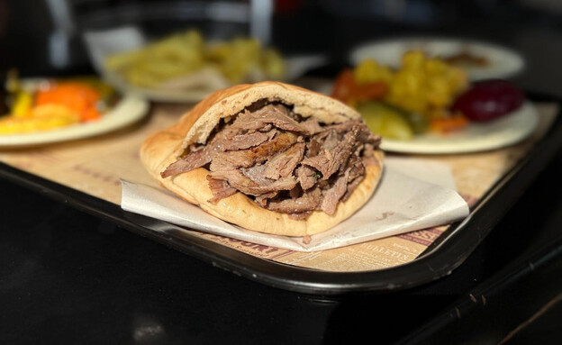 אצל האחים (צילום: לין לוי, mako אוכל)