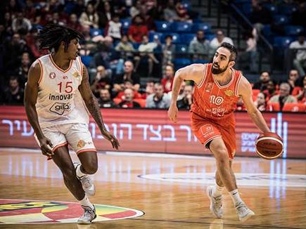 ריצה של האדומים ברבע הראשון העניקה להם את היתרון עד לסיום (עודד קרני)