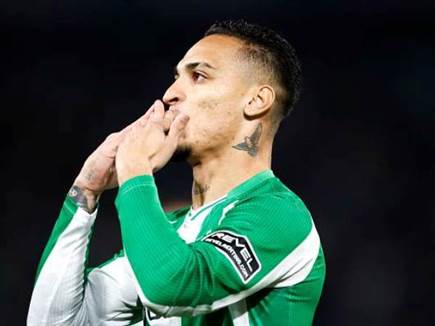 אנתוני חגג ראשון (Photo by Eric Verhoeven/Soccrates /Getty Images)