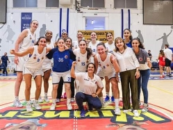 (עודד קרני, מנהלת ליגת אתנה ווינר) (צילום: ספורט 5)