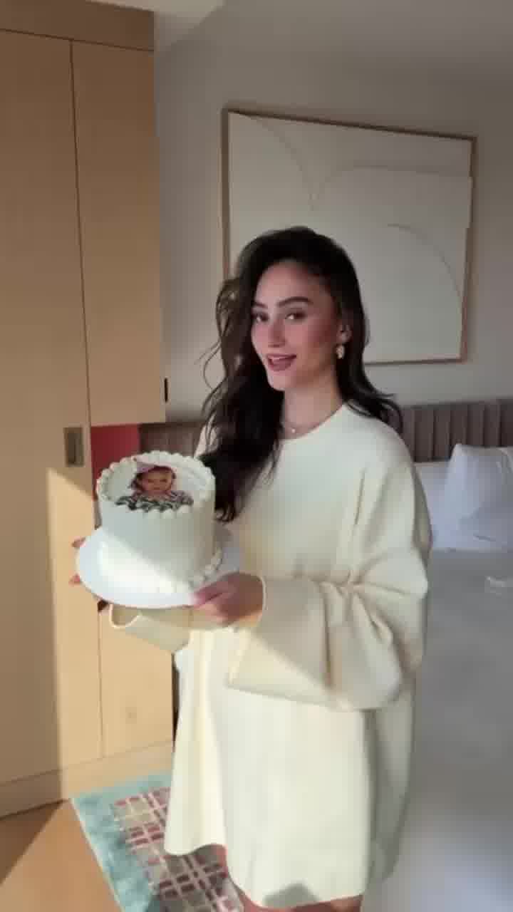  עם רפרנס לפיג'מות: אגם חוגגת 22