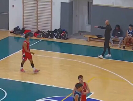מאמן כדורסל תוקף שחקן נוער (צילום: איגוד הכדורסל)