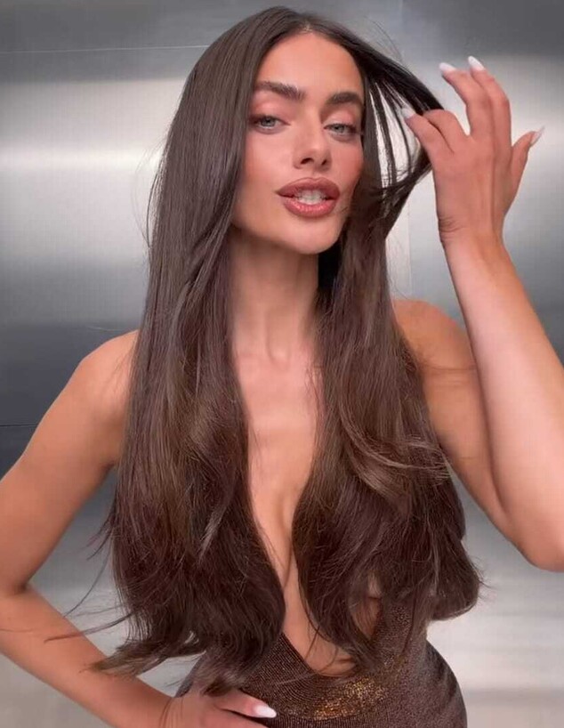 יעל שלביה בשמלת שוקולד