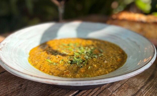 מרק עדשים הודי. קפה גן סיפור מרק עדשים הודי. קפה גן סיפור