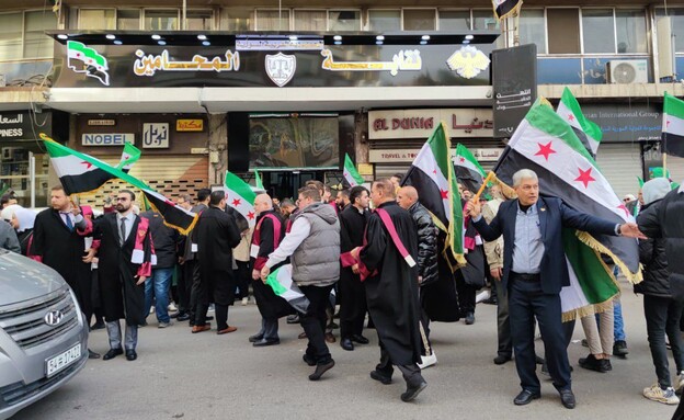 מפגן צבאי בדמשק ביום השנה לנפילת אסד מפגן צבאי בדמשק ביום השנה לנפילת אסד