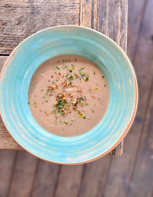 מרק כרישה וזעתר. למעלה: קריספי שאלוט מרק כרישה וזעתר. למעלה: קריספי שאלוט