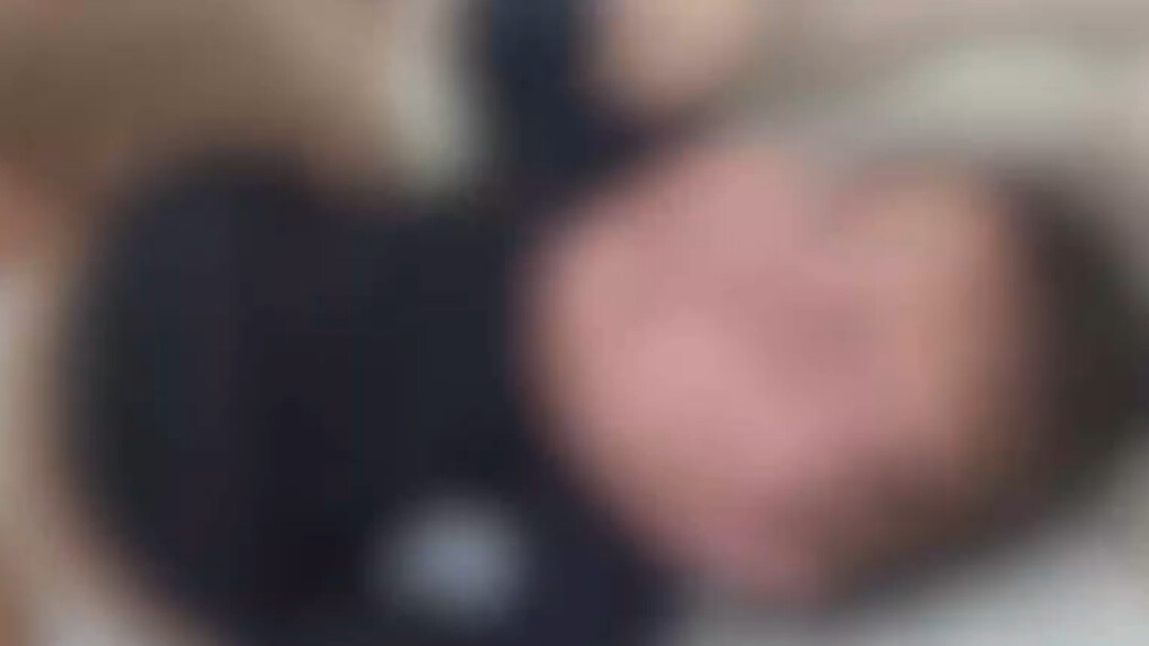 תיעוד קשה לצפייה: אם מכה את בנה התינוק תיעוד קשה לצפייה: אם מכה את בנה התינוק