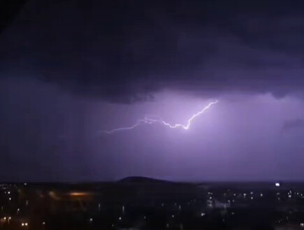 הסערה בדרך, גשמים יורדים במרכז הארץ