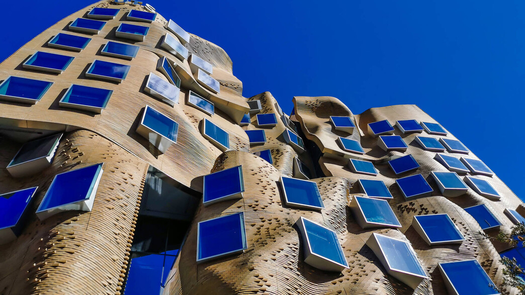 10 הגדולים של פרנק גרי: המבנים האיקוניים של האדריכל שלימד בניינים לרקוד