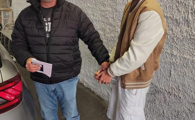 מעצר החשוד  (צילום: דוברות המשטרה)