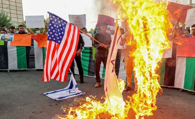 צעדות והפגנות נגד מתנגדי המשטר בטהרן צעדות והפגנות נגד מתנגדי המשטר בטהרן