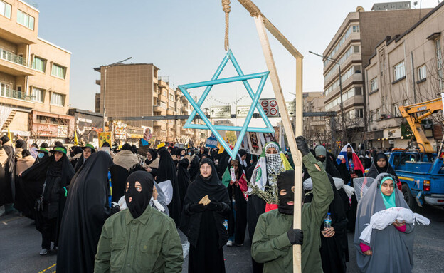 צעדות והפגנות נגד מתנגדי המשטר בטהרן צעדות והפגנות נגד מתנגדי המשטר בטהרן