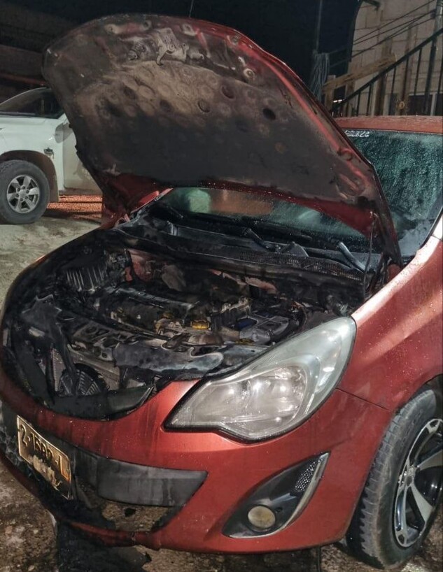 פורעים הציתו רכבים פלסטינים סמוך למראח רבאח פורעים הציתו רכבים פלסטינים סמוך למראח רבאח