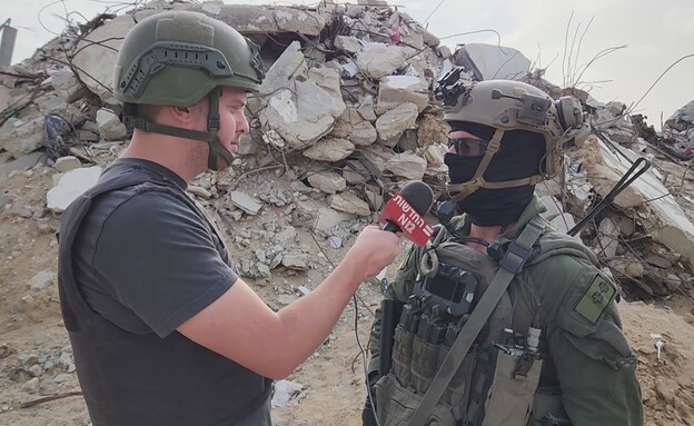 ניצן שפירא עם הלוחמים בסמוך למנהרה ניצן שפירא עם הלוחמים בסמוך למנהרה