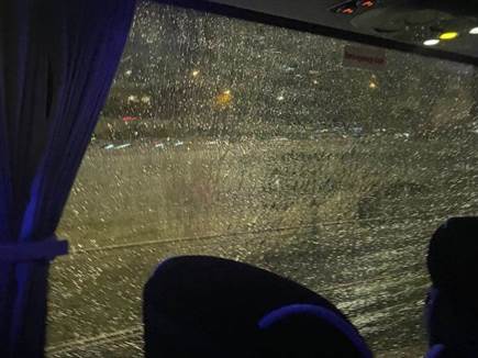 אוטובוס אוהדי ירושלים נופץ