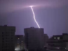 ברקים, רוחות חזקות והצפות: גשמים עזים בדרך