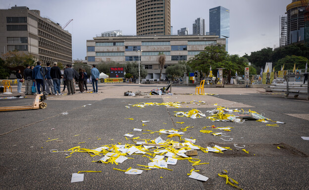 מפנים את כיכר החטופים מפנים את כיכר החטופים