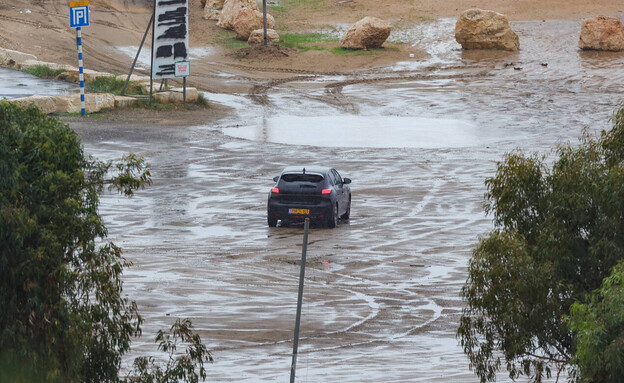 סערת ביירון (צילום: פלאש 90) סערת ביירון (צילום: פלאש 90)