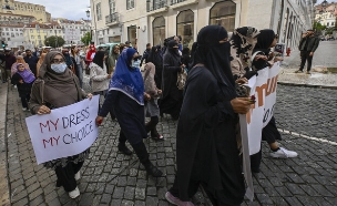 מחאה נגד חוק בורקה ליסבון פורטוגל (צילום: Horacio Villalobos, getty images)