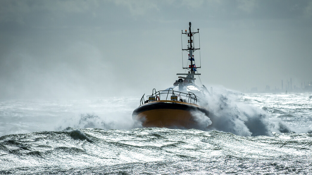 החיפושים נאחר היאכטה משכים