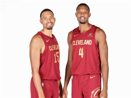 האחים מובלי. שיחקו באותו תיכון, אותה מכללה ובאותה קליבלנד (Lauren 