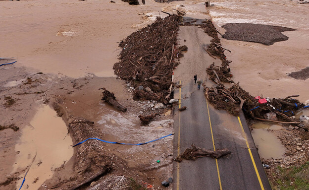 סופת "ביירון" ביוון (צילום: רויטרס)