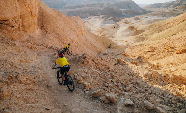 רוכבים בסינגל החדש