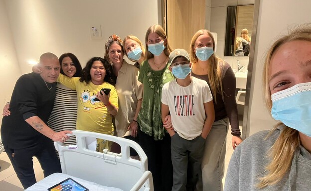 התורמת ומשפחתה עם הילדה המושתלת התורמת ומשפחתה עם הילדה המושתלת