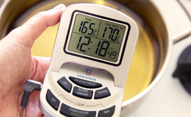 טיגון סופגניות - טמפרטורה של 165-170 מעלות