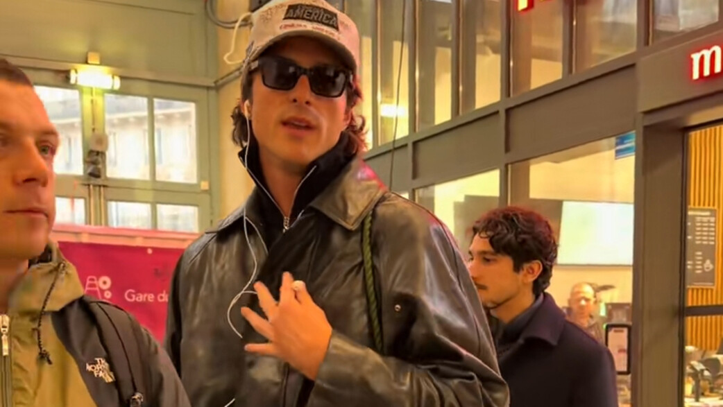 ג'ייקוב אלורדי בעימות חריג עם צלמי פפראצי ג'ייקוב אלורדי בעימות חריג עם צלמי פפראצי