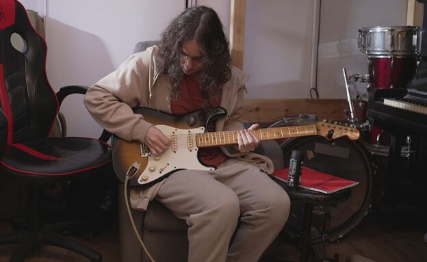 יונתן, הבן של קורין אלאל מנגן יונתן, הבן של קורין אלאל מנגן