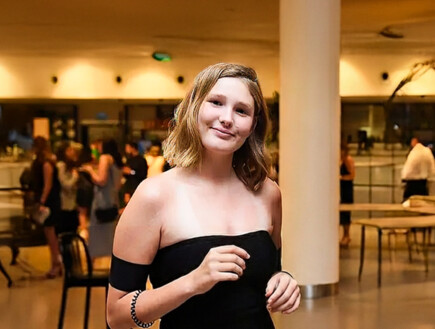 "הוא אח במחלקה בן 50. היא בת 17. הוא ניצל אותה"