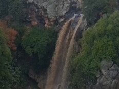 שיאנית הגשם הנוכחית של הסופה והתיעוד המרהיב של מפל סער