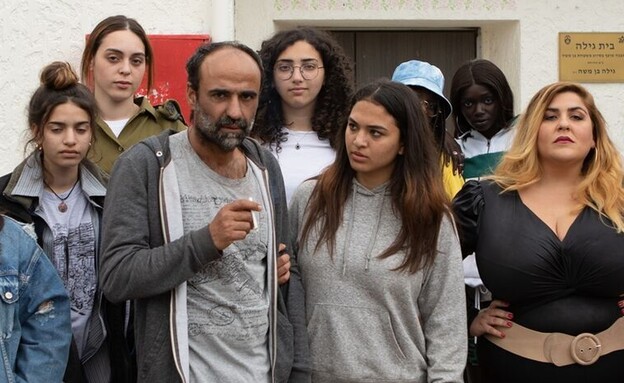 "בנות כמונו"