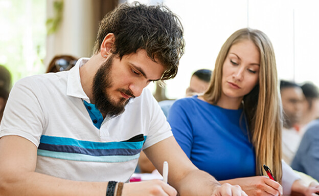 סטודנטים בבחינה (צילום: 123RF‏)