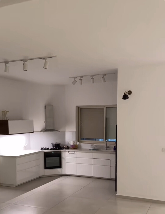 ספיר בורגיל מטבח ג ספיר בורגיל מטבח ג