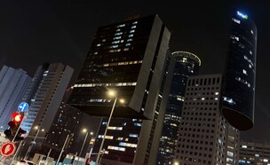 היצירה Shiny Lights (צילום: יואב שומאכר)