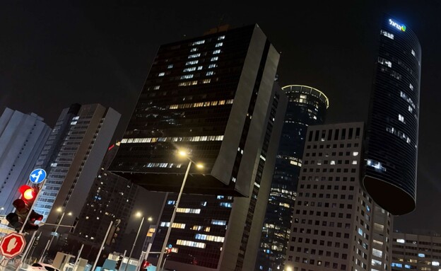 היצירה Shiny Lights (צילום: יואב שומאכר)